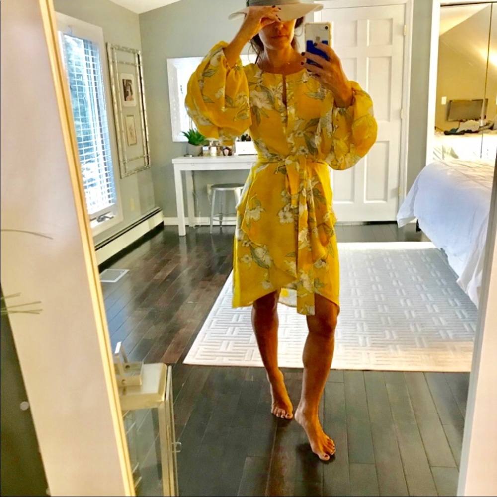 NWT Chriselle x J.O.A mustard puff sleeve floral dress